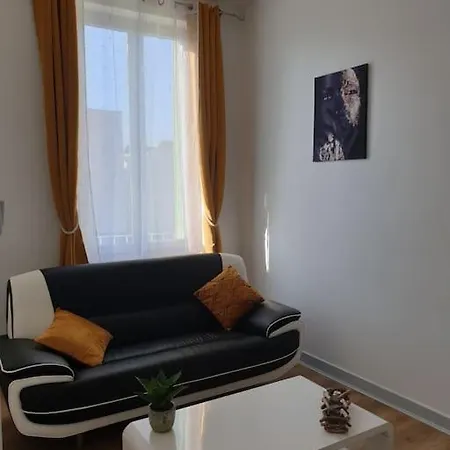 Duplexe De 1 A 4 Privees Dans Maison شقة Le Teil