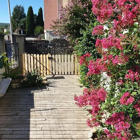 Duplexe De 1 A 4 Privees Dans Maison شقة Le Teil